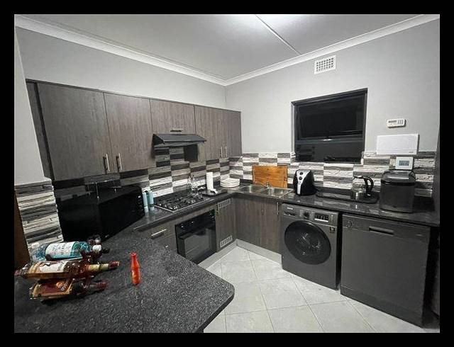 3 BEDROOM APARTMENT FOR SALE IN NORTON PARK